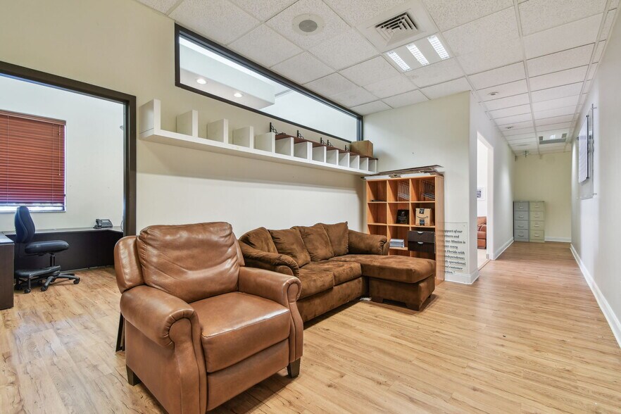 More Photos Of 10901 Danka Cir N, Saint Petersburg Office For Sale