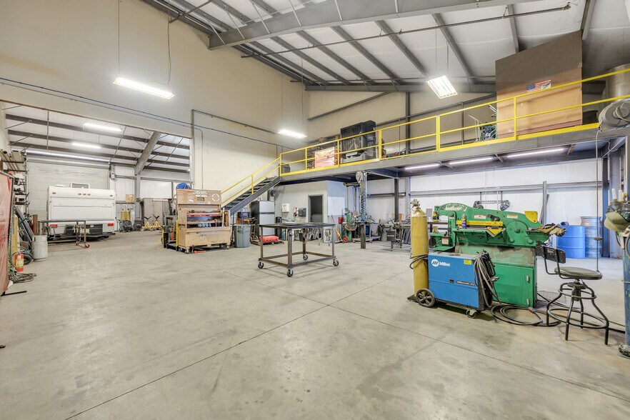 More Photos Of 18855 Microtronics, Sonora Industrial For Sale