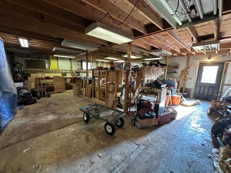 More Photos Of 130 Commercial Ln, Sundance Office For Sale