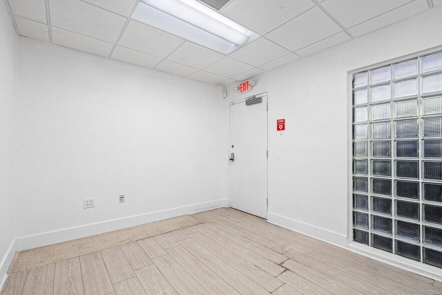 More Photos Of 6330 Manor Ln, South Miami Office For Lease