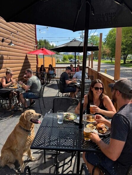 More Photos Of 617 S Washington St, New Paris Bar For Sale