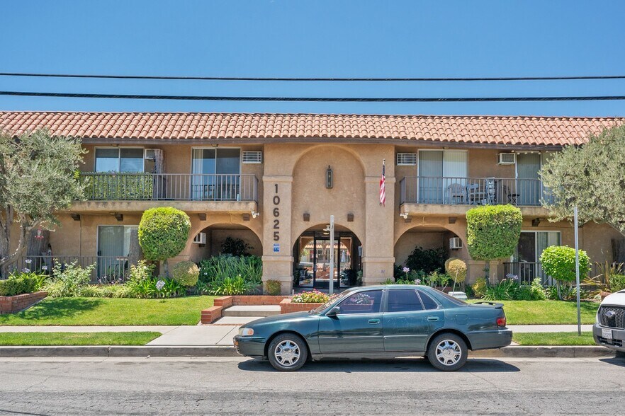More Photos Of 10625 Petit Ave, Granada Hills Apartments For Sale