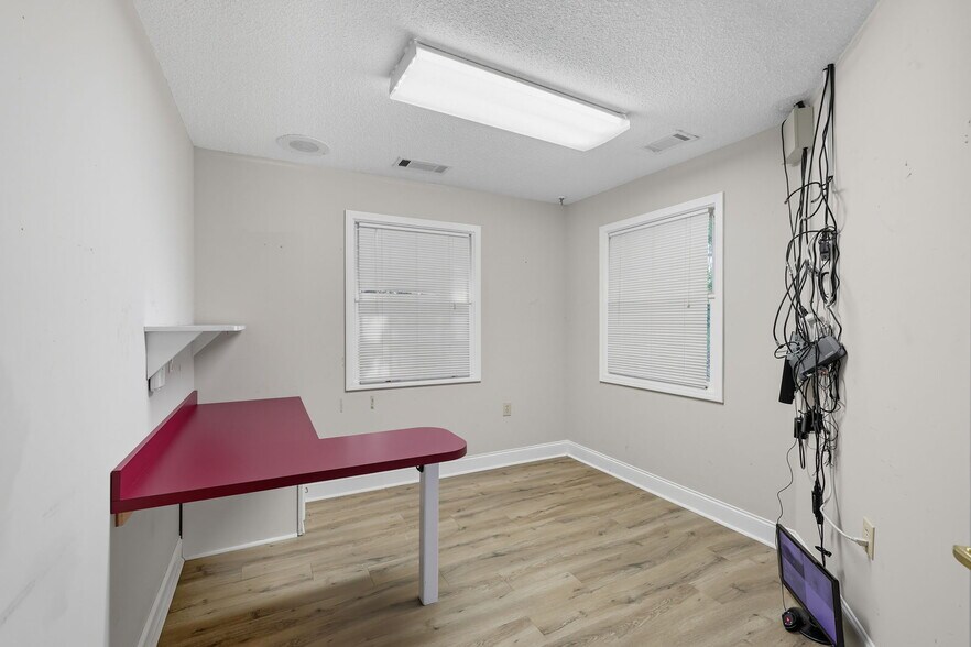 More Photos Of 224 Shallowford Rd NW, Gainesville Medical For Lease