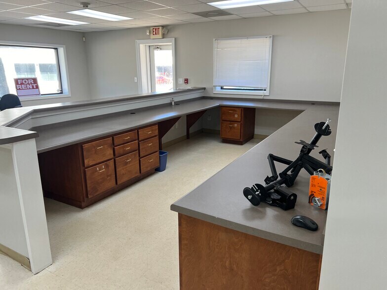 More Photos Of 651 W Broad St, Athens Office For Lease