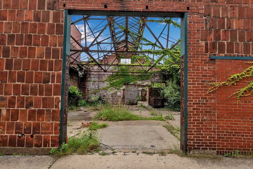 More Photos Of 203 Pratt St, Buffalo Industrial For Sale