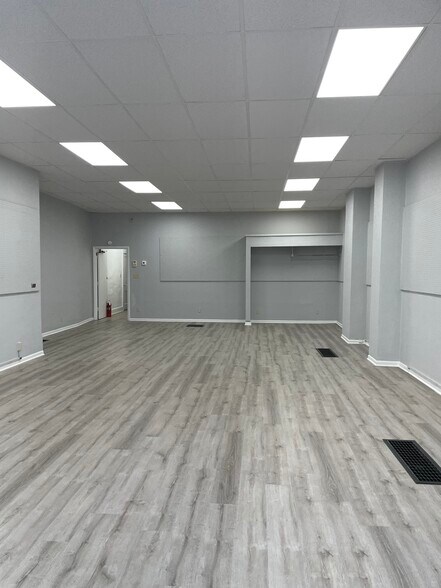 More Photos Of 1310 Central Ave, Middletown Storefront Retail Office For Lease