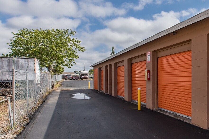 More Photos Of 6203 Springer Dr, Port Richey Warehouse For Lease