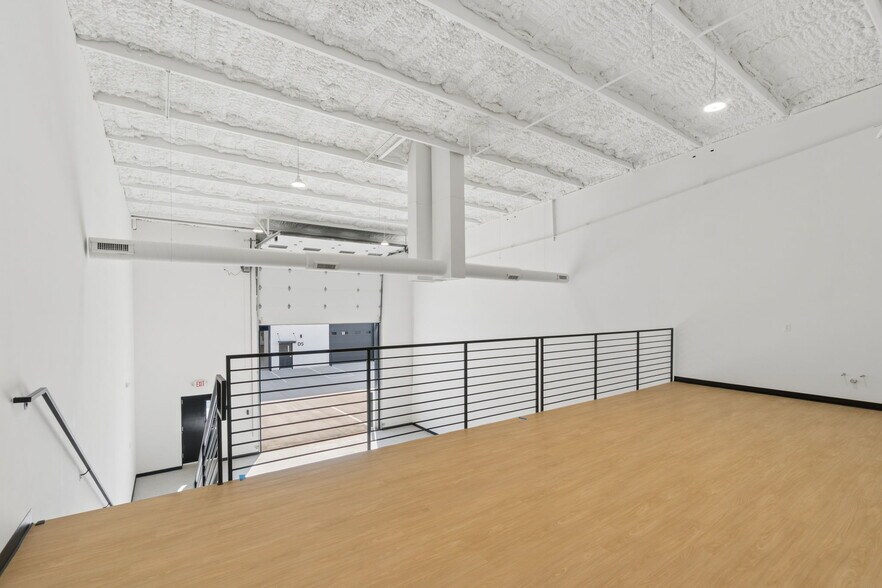 More Photos Of 7700 Broadway Ext, Oklahoma City Light Distribution For Sale