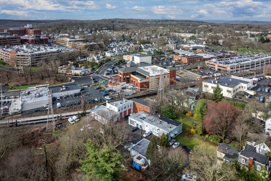 More Photos Of 20 Franklin Pl, Summit General Retail For Sale