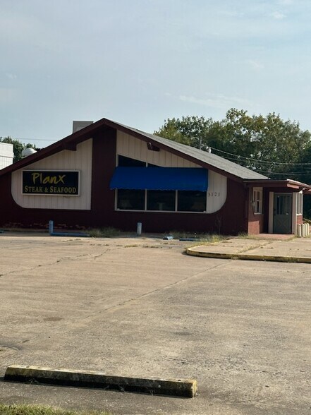 More Photos Of 3121 E Frank Phillips Blvd, Bartlesville Restaurant For Sale