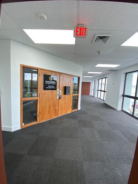 More Photos Of 10508 N Kendall Dr, Miami General Retail For Lease