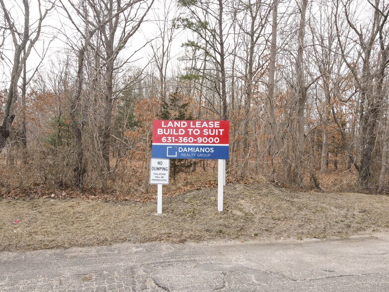 More Photos Of Broadley Ave, Smithtown Flex For Lease