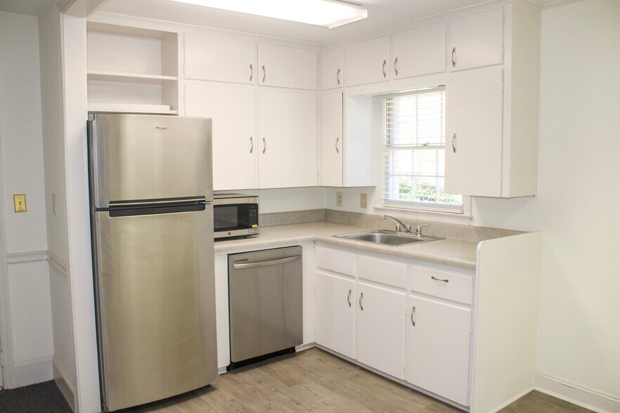 More Photos Of 405 Gaines School Rd, Athens Office Residential For Lease