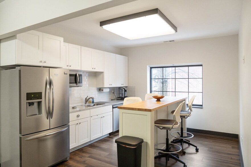 More Photos Of 1015 E Broad St, Columbus Office Residential For Lease