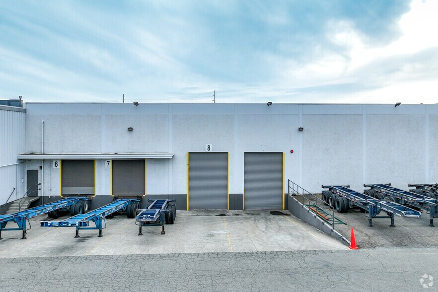 More Photos Of 4450 Tidewater Ave, Oakland Warehouse For Lease