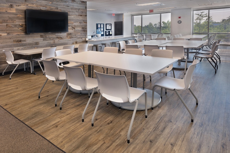 More Photos Of 19775 Belmont Executive Plz, Ashburn Office For Lease