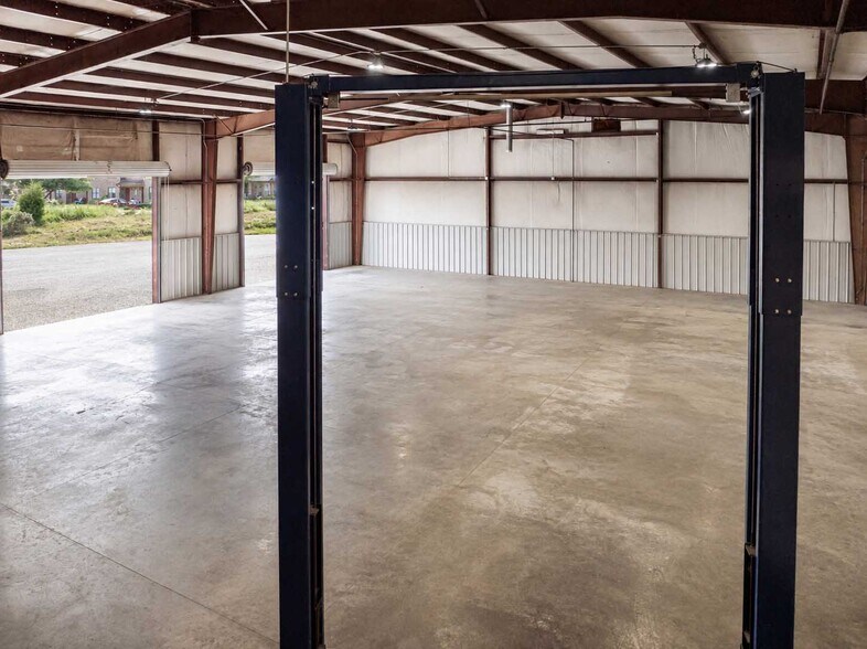 More Photos Of 660 New Hwy 68, Sweetwater Freestanding For Sale