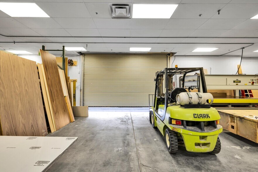 More Photos Of 54465 29 Palms Highway, Yucca Valley Warehouse For Sale