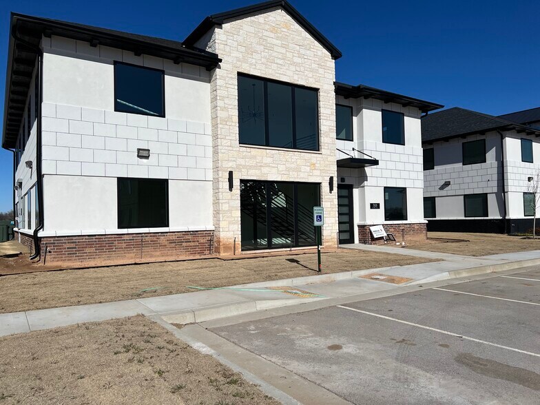 More Photos Of 7619 E 126th St S, Bixby Office For Sale