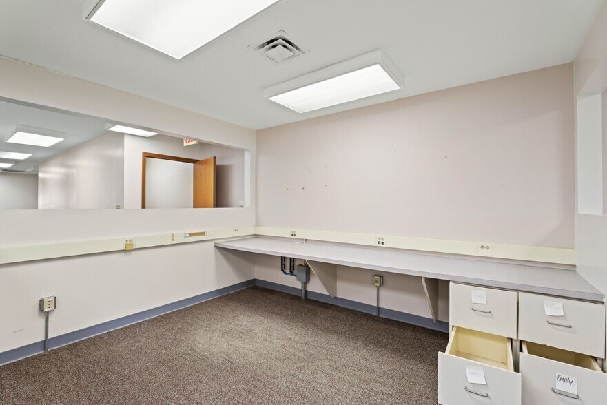More Photos Of 1515 S 19th St, Elwood Medical For Lease
