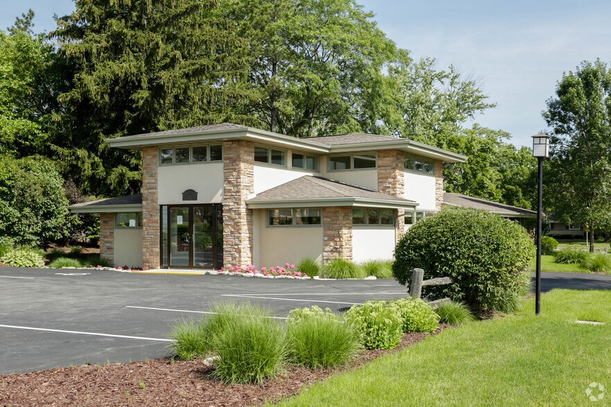 Primary Photo Of 718 Park Ave, Beaver Dam Office For Sale