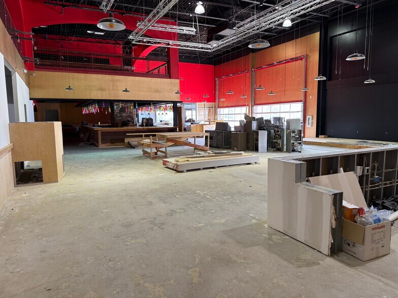 More Photos Of 1069 Polaris Pky, Columbus Restaurant For Sale