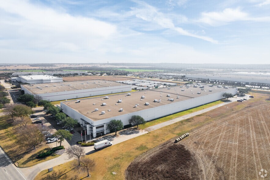 More Photos Of 5300 Alliance Gateway Fwy, Fort Worth Warehouse For Lease