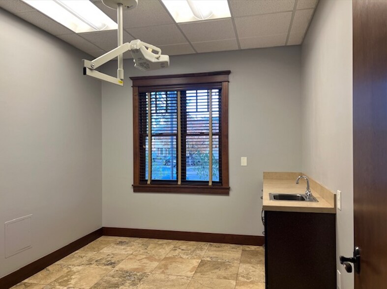 More Photos Of 1510 SW Nancy Way, Bend Medical For Lease