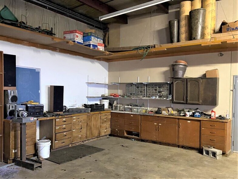 More Photos Of 160 Glaser St, Fairborn Flex For Sale