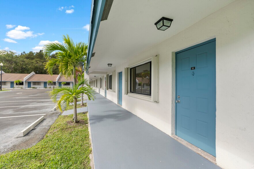 More Photos Of 4177 S Congress Ave, Lake Worth Apartments For Sale