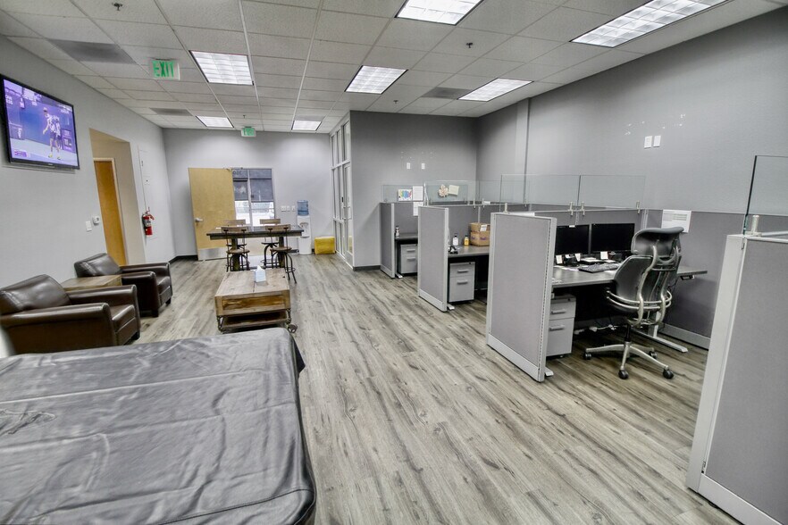 More Photos Of 3600-3608 Ocean Ranch Blvd, Oceanside Warehouse For Sale