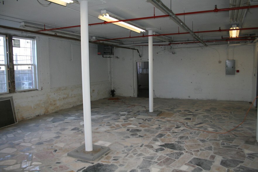 More Photos Of 210-211 Cottage St, Poughkeepsie Warehouse For Lease