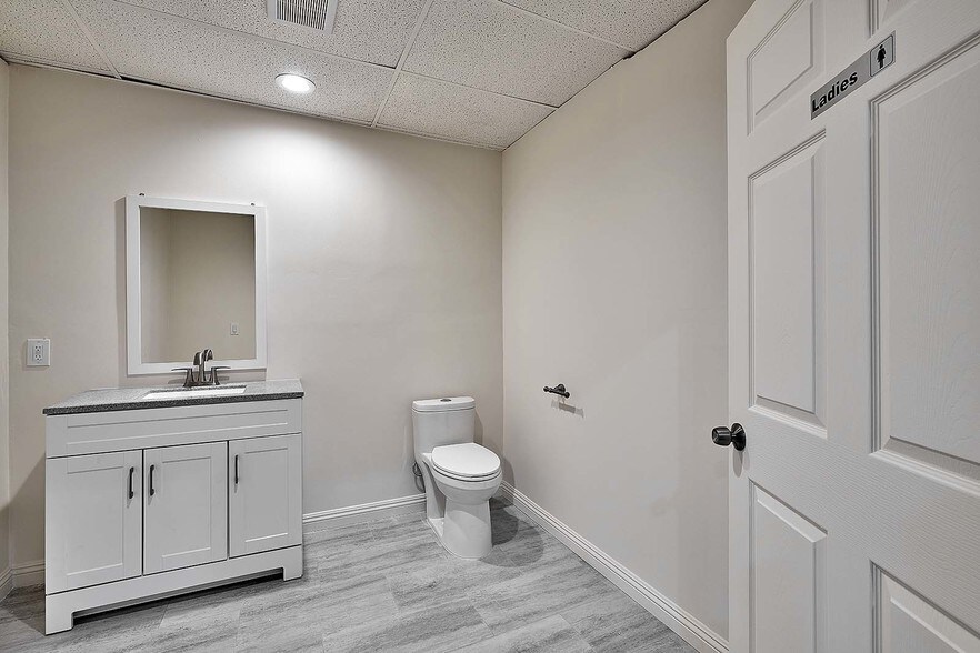 More Photos Of 13013-13017 166th St, Cerritos Warehouse For Lease