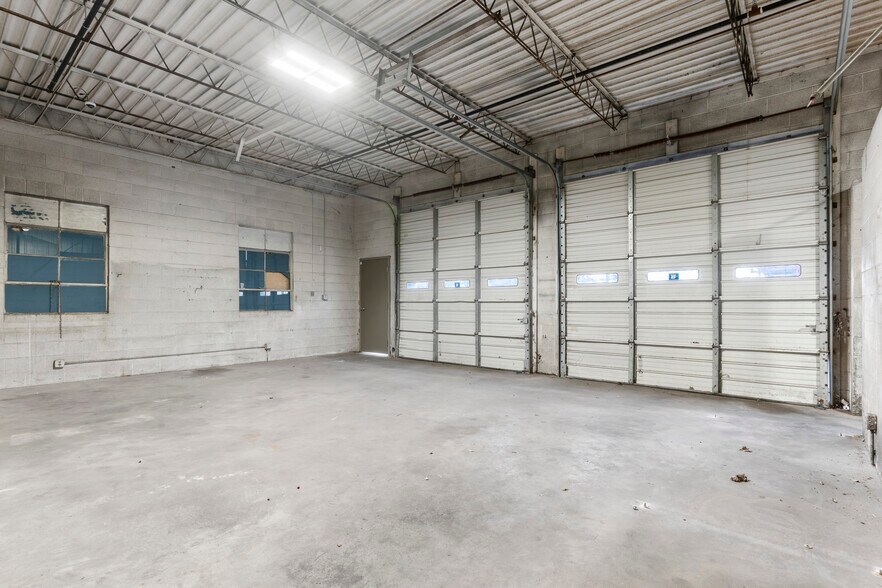 More Photos Of 1511 W Broadway St, Ardmore Auto Dealership For Sale
