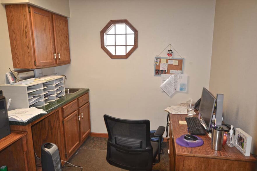 More Photos Of 404 W Bethalto Dr, Bethalto Medical For Sale