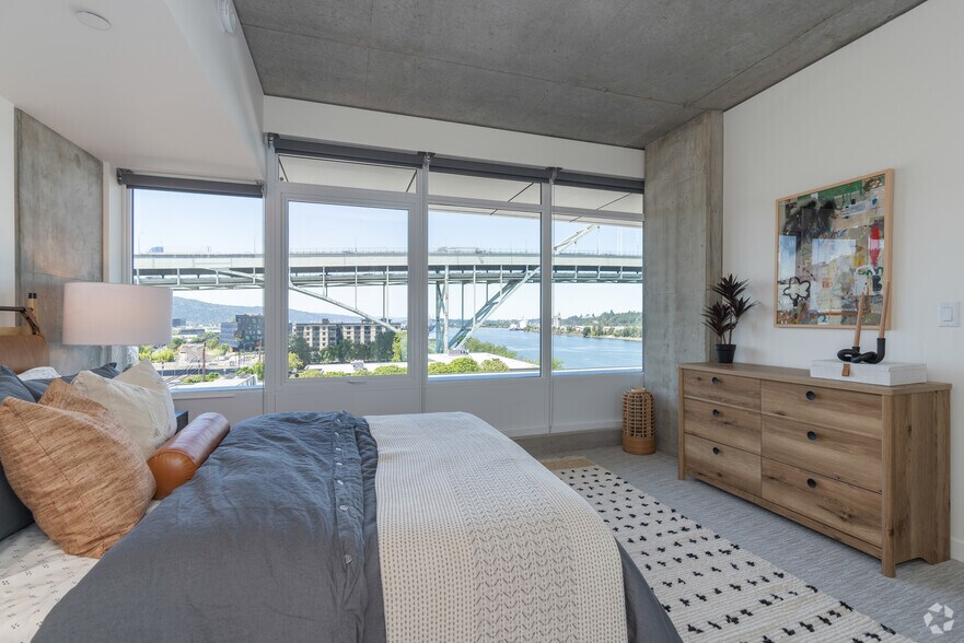 More Photos Of 1550 NW Naito Pky, Portland Apartments For Lease