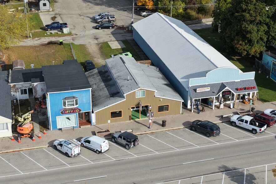 More Photos Of 207 E Central Ave, Mackinaw City Freestanding For Lease