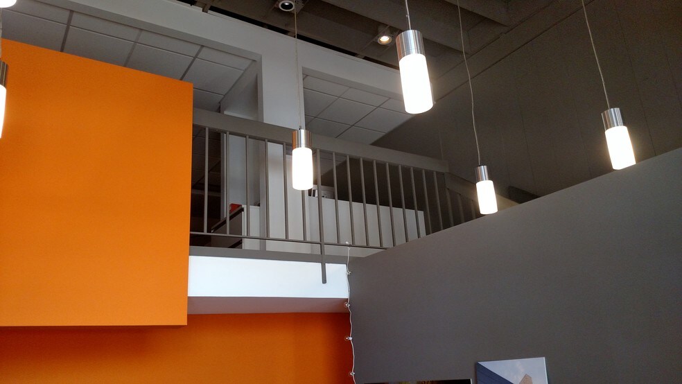 More Photos Of 90 Railway Ave, Campbell Showroom For Lease