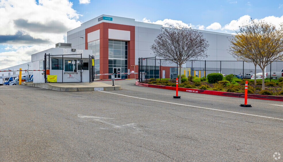 More Photos Of 4647 Logistics Dr, Stockton Distribution For Lease