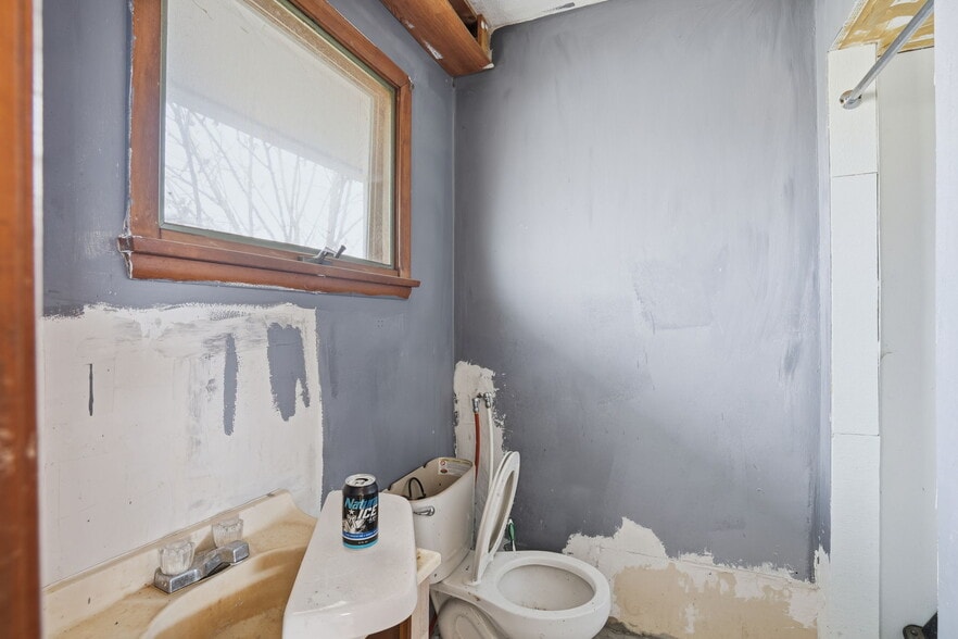 More Photos Of 1209 5th St, Tama Hotel For Sale
