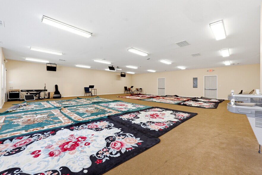More Photos Of 415-421 W Pike St, Lawrenceville Office For Sale