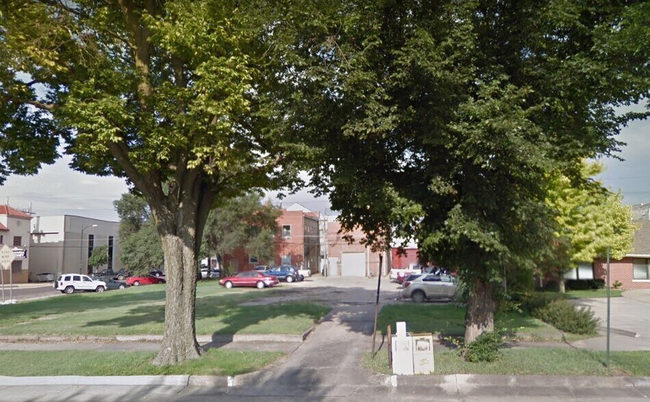 More Photos Of 320 S Main St, Pratt Office For Sale