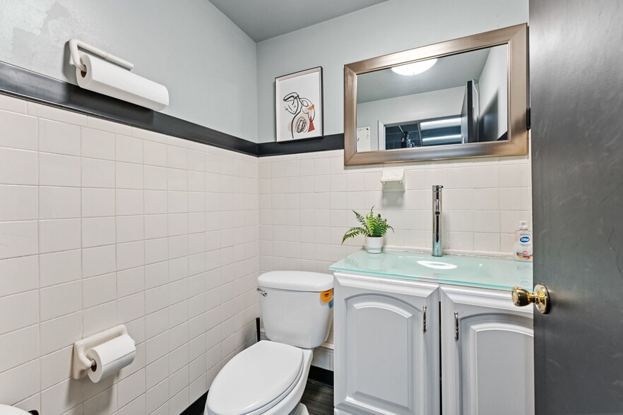 More Photos Of 3007 W Cypress St, Tampa General Retail For Sale