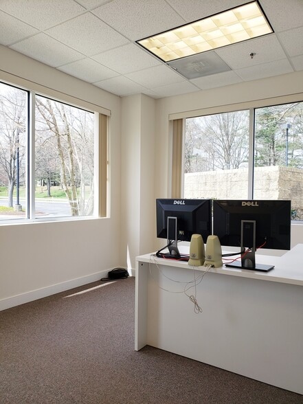 More Photos Of 900 Wind River Ln, Gaithersburg Office For Sale