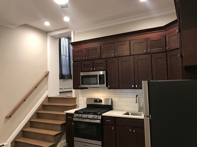 More Photos Of 251 Main St, Northport Storefront For Sale