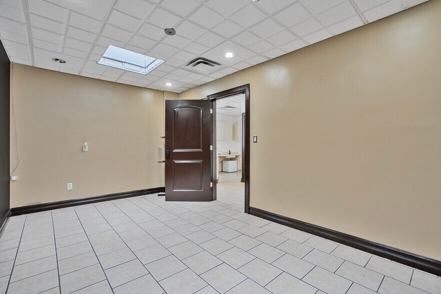 More Photos Of 24336 Michigan Ave, Dearborn Freestanding For Lease