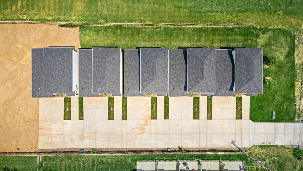 More Photos Of 119 Mullican St, McMinnville Apartments For Sale