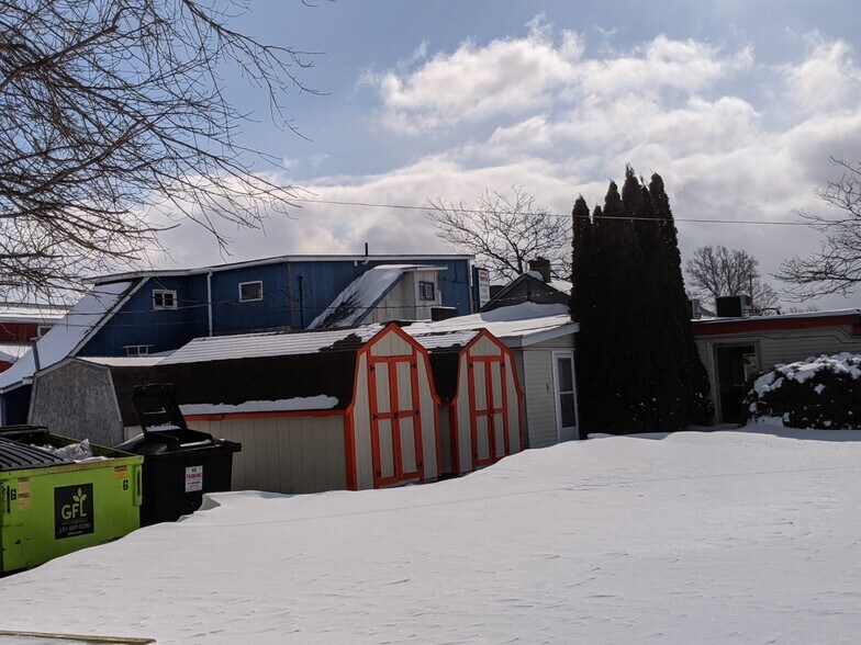 More Photos Of 205 E Central Ave, Mackinaw City Storefront For Lease