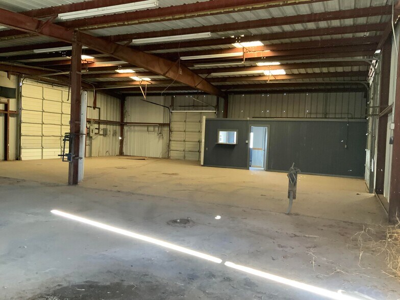 More Photos Of 504 N 2nd St, Carrizo Springs Warehouse For Sale