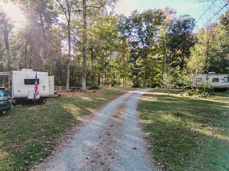 More Photos Of 78 Pebble Mountain Cir, Chuckey Trailer Camper Park For Sale